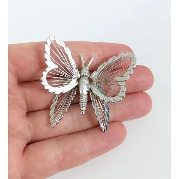 Monet signed Silver Toned Butterfly Shaped Brooch Pin - Vintage - Picture 2 of 7